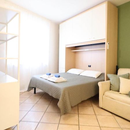 Nel Centro Di Desenzano Apartment Desenzano del Garda Bagian luar foto