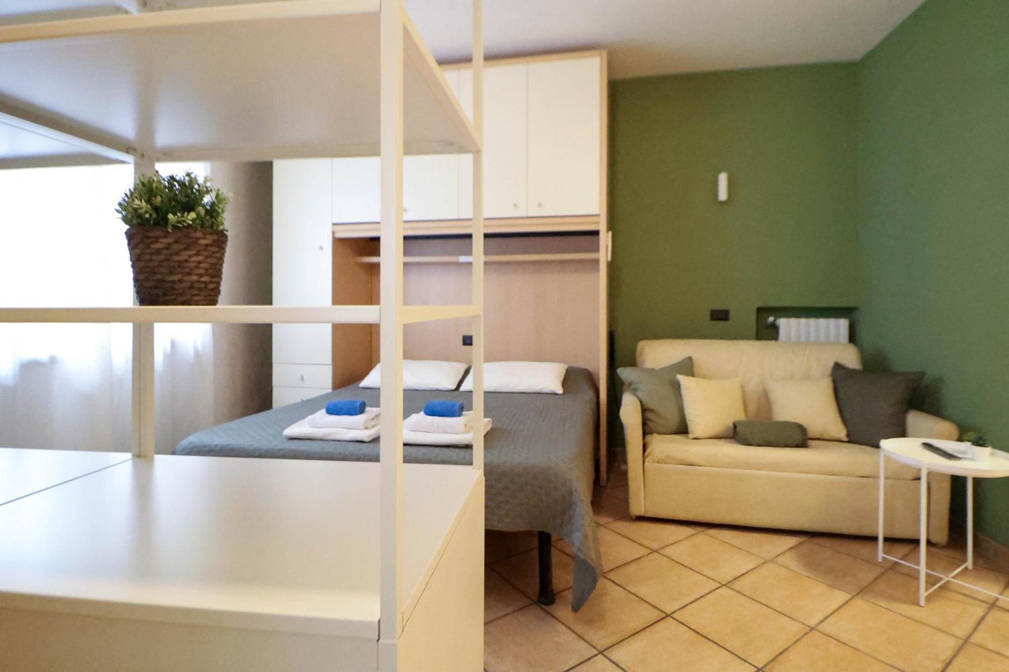 Nel Centro Di Desenzano Apartment Desenzano del Garda Bagian luar foto