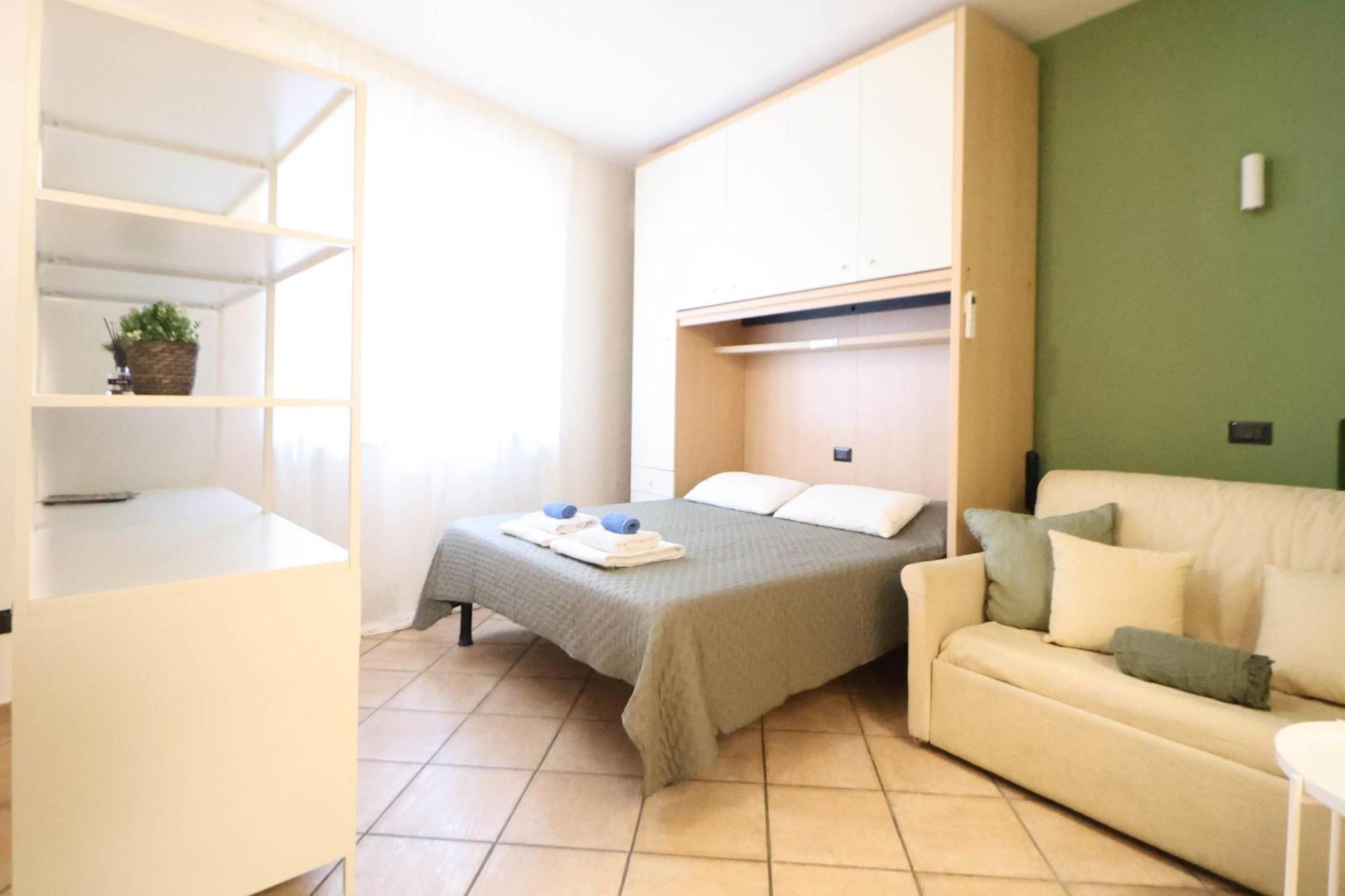 Nel Centro Di Desenzano Apartment Desenzano del Garda Bagian luar foto