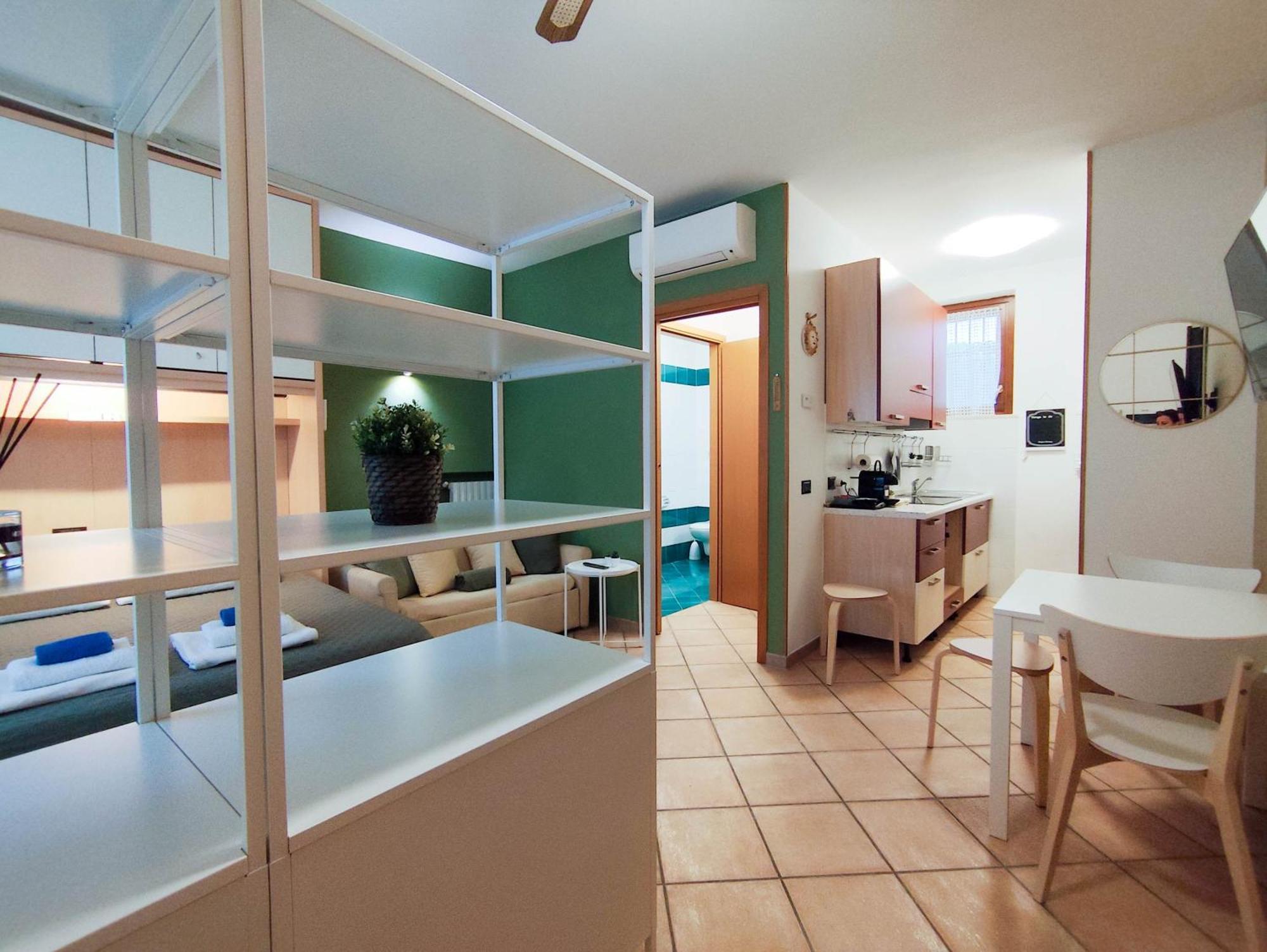 Nel Centro Di Desenzano Apartment Desenzano del Garda Bagian luar foto