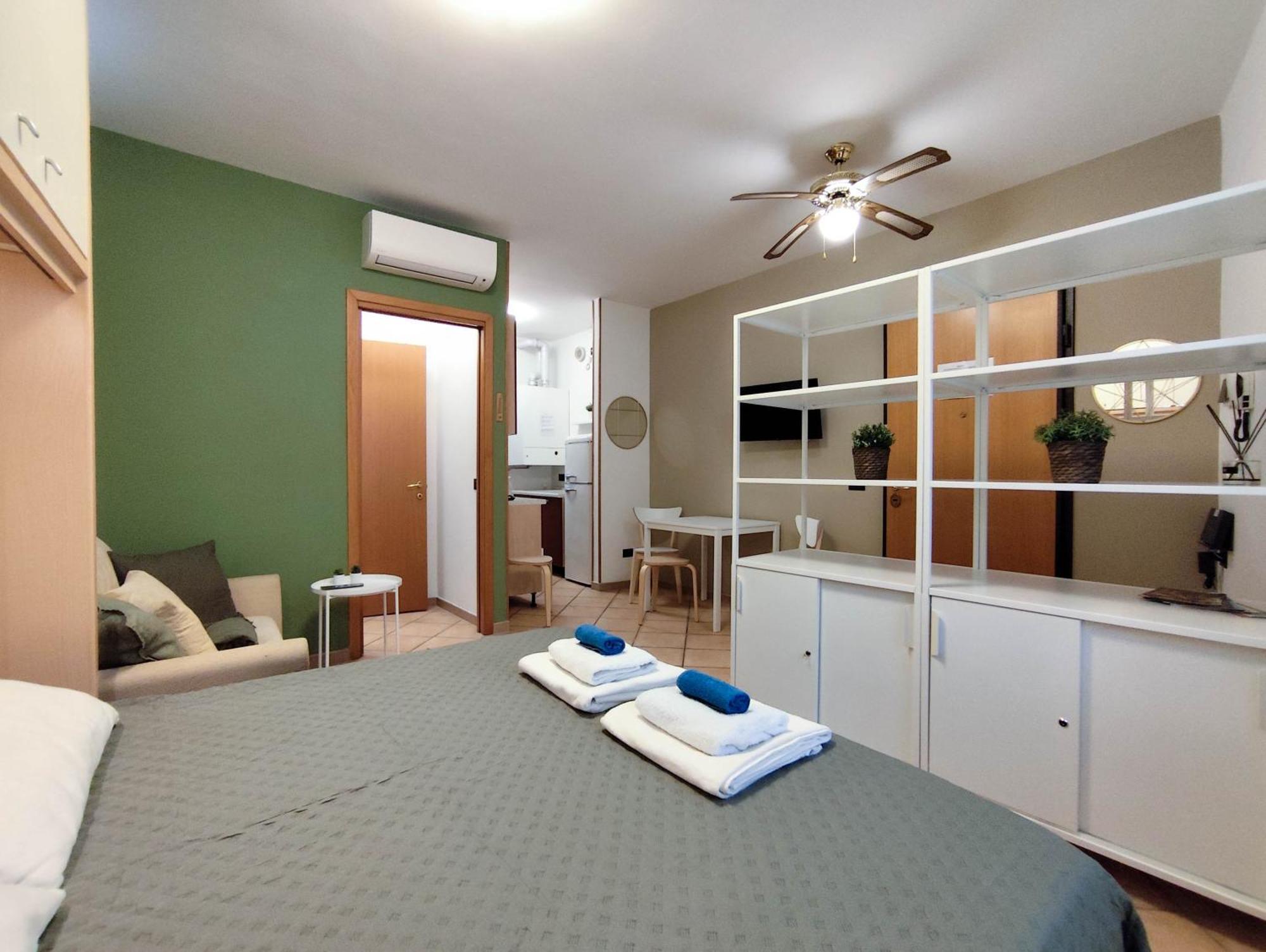 Nel Centro Di Desenzano Apartment Desenzano del Garda Bagian luar foto