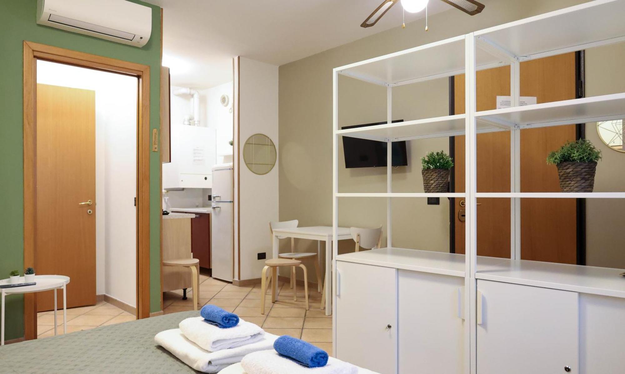 Nel Centro Di Desenzano Apartment Desenzano del Garda Bagian luar foto