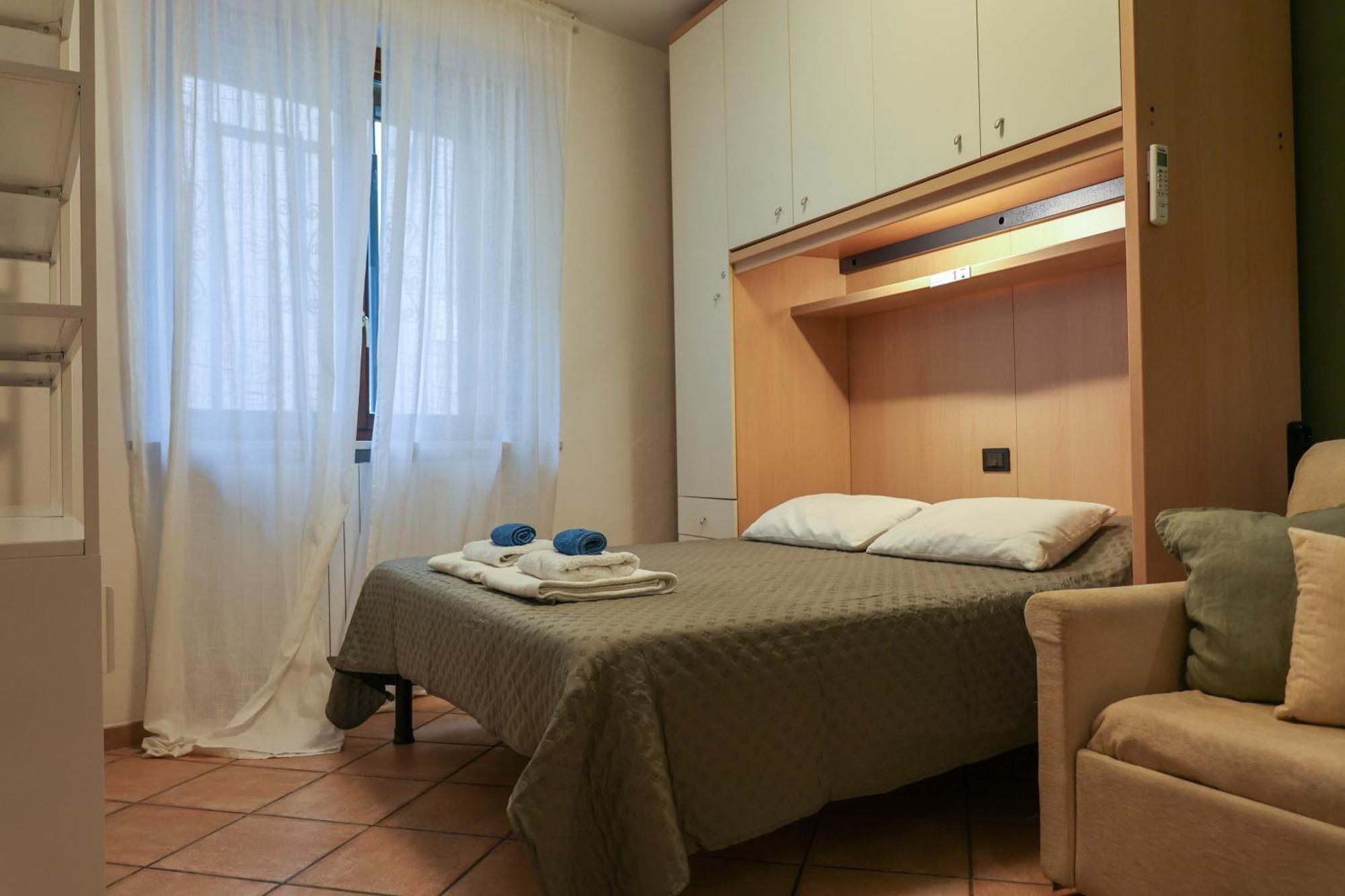Nel Centro Di Desenzano Apartment Desenzano del Garda Bagian luar foto