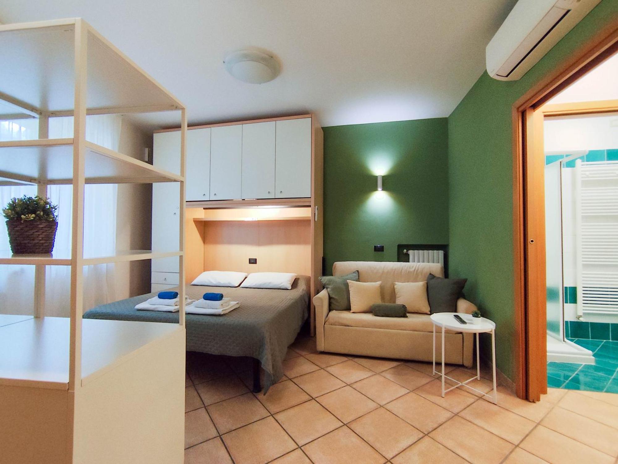Nel Centro Di Desenzano Apartment Desenzano del Garda Bagian luar foto